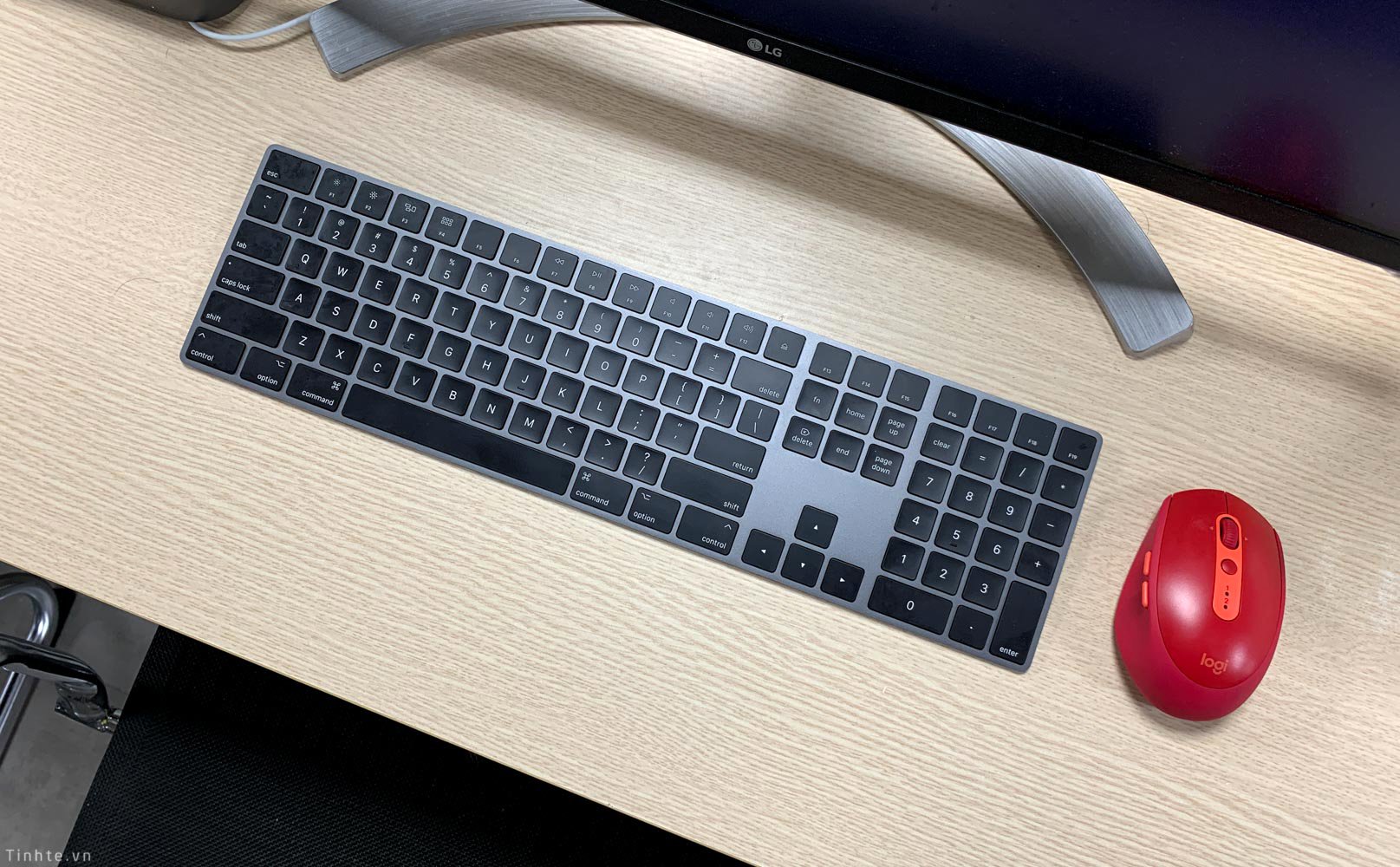 Apple macgic keyboard black, macbook repair da nang