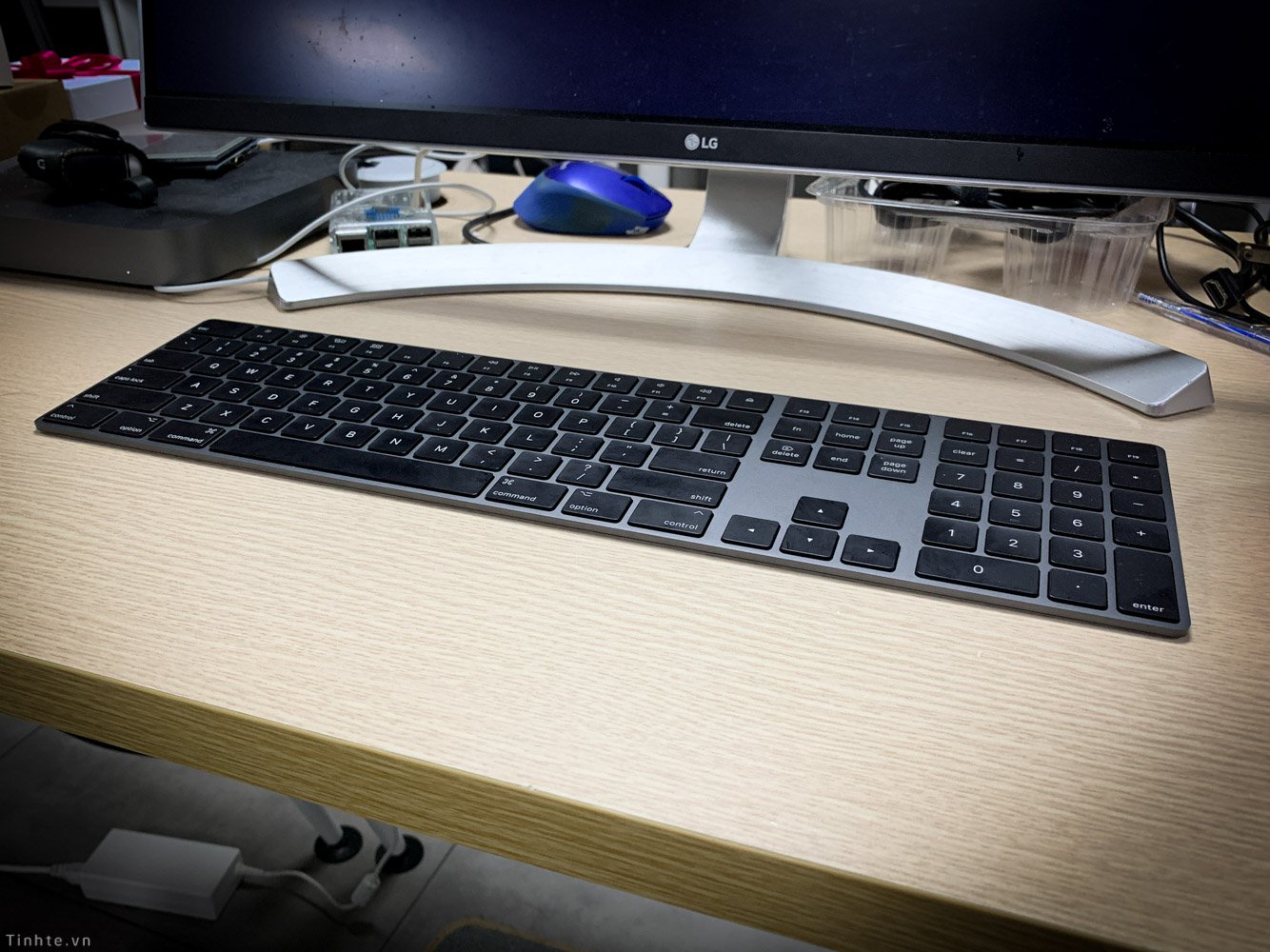Apple macgic keyboard black, macbook repair da nang